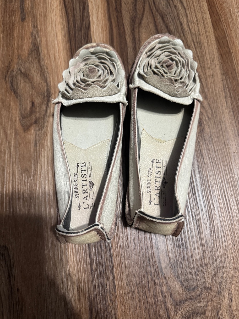 L'Artiste by Spring Step Dezi Leather Slip-on Shoes w/Decorative Flower 6.5/7 - Picture 8 of 14
